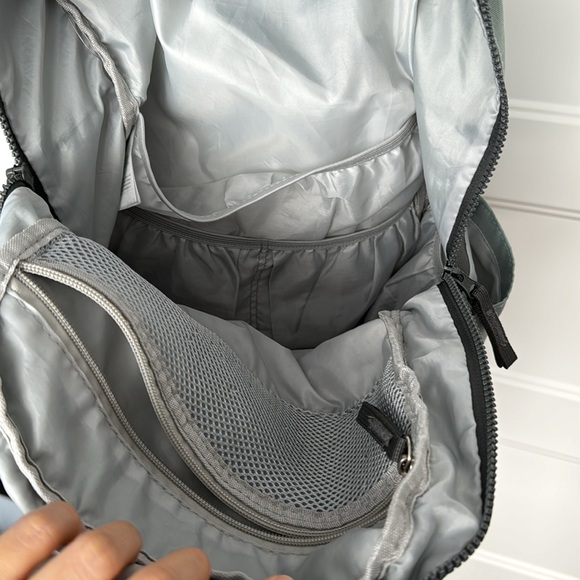 RED ROVR Roo Diaper Backpack - Picture 9 of 15